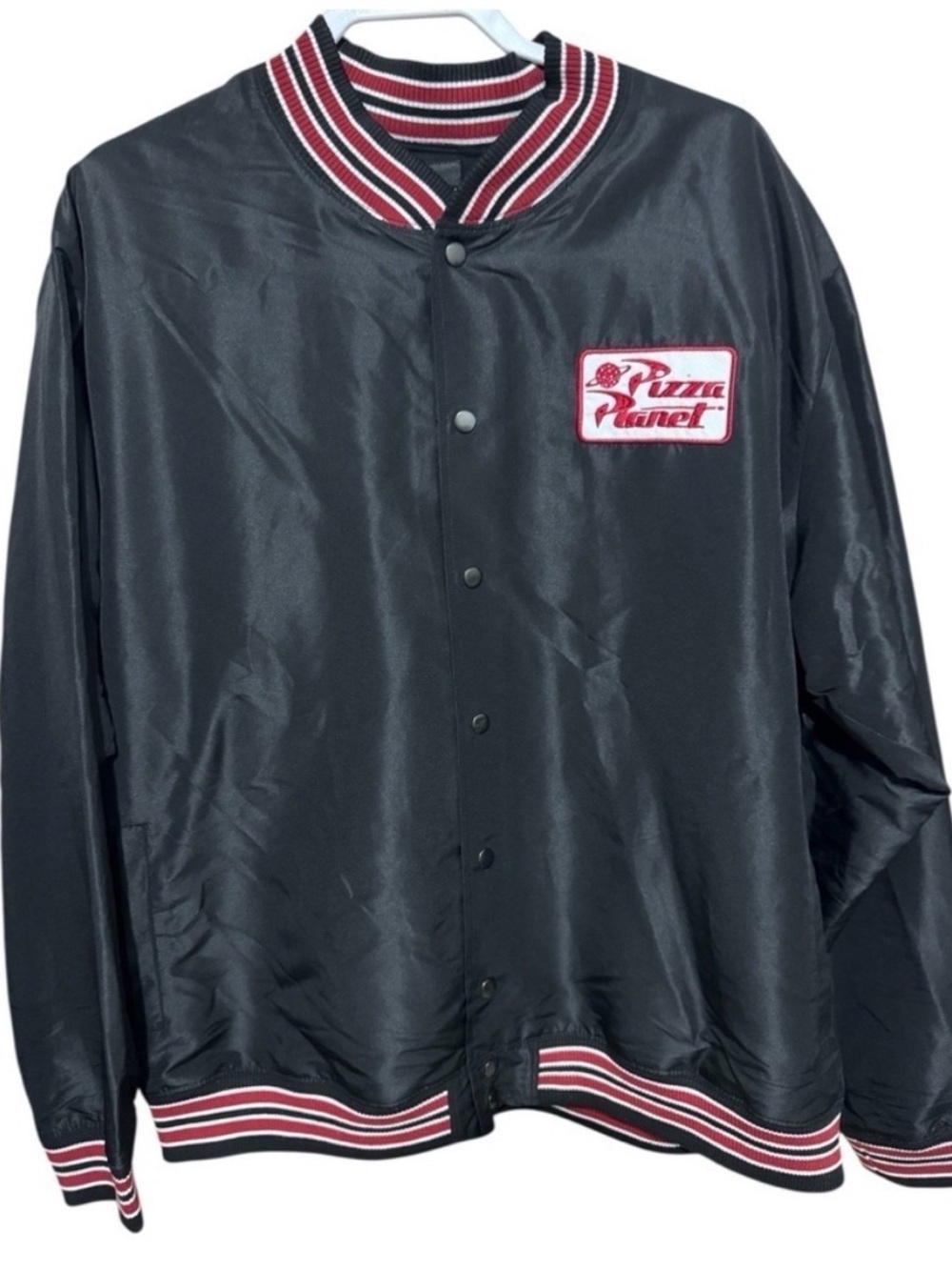 🆕 Disney x Junk Food Collab Black Satin Pizza Planet Bomber Snap Jacket XL NWOT🔥